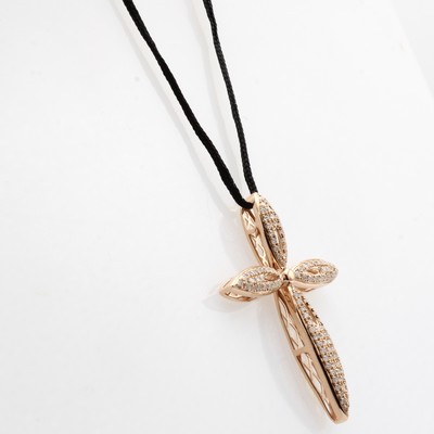 27052089a - Kreuzanhänger mit Brillanten, RoséG 585/000,112 Brill. zus. ca. 0.54 ct feines ...