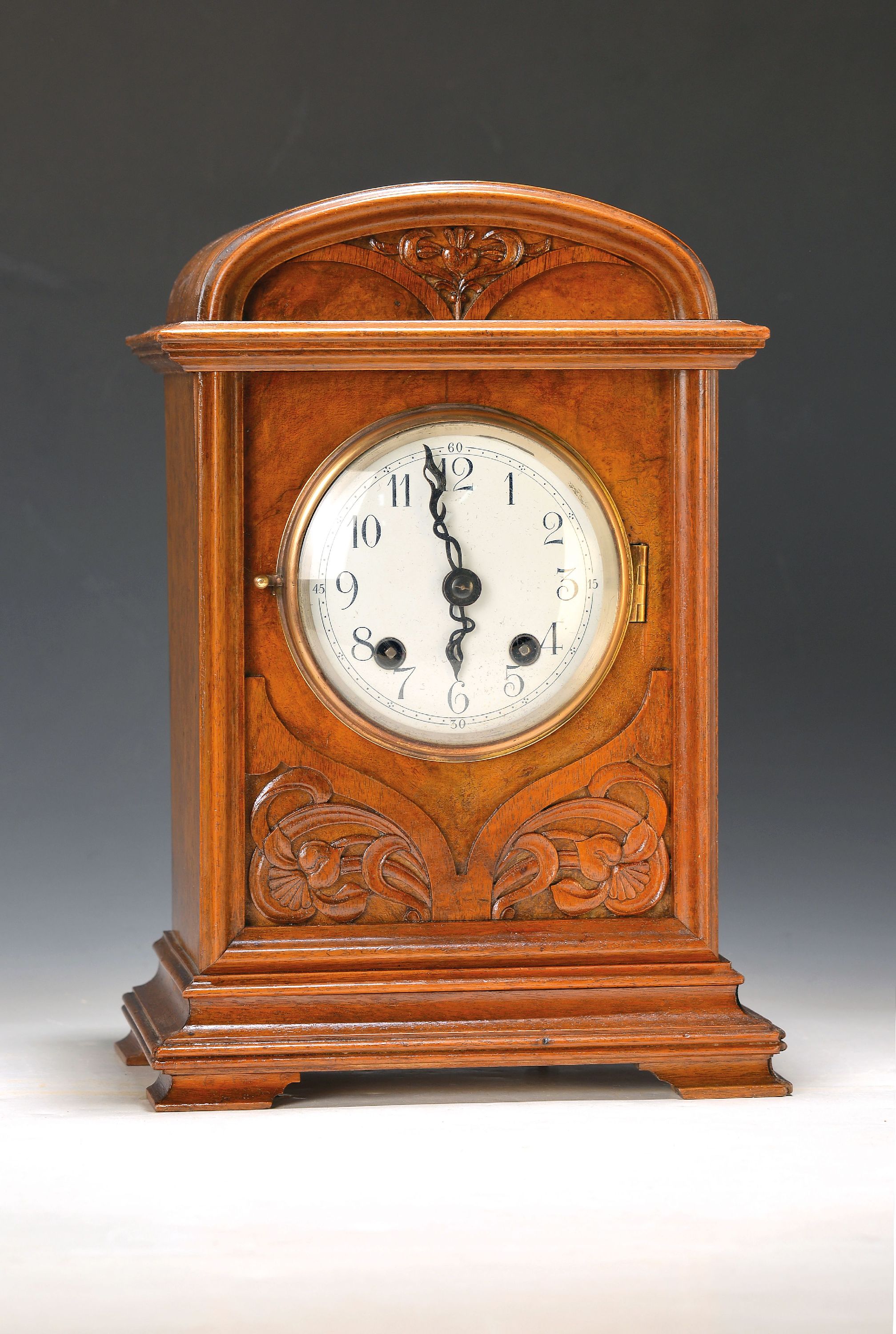 Image 27052105 - Tischuhr, Uhrenmanufaktur Furtwängler, um 1910/20, Holzgehäuse mit Jugendstil- ...