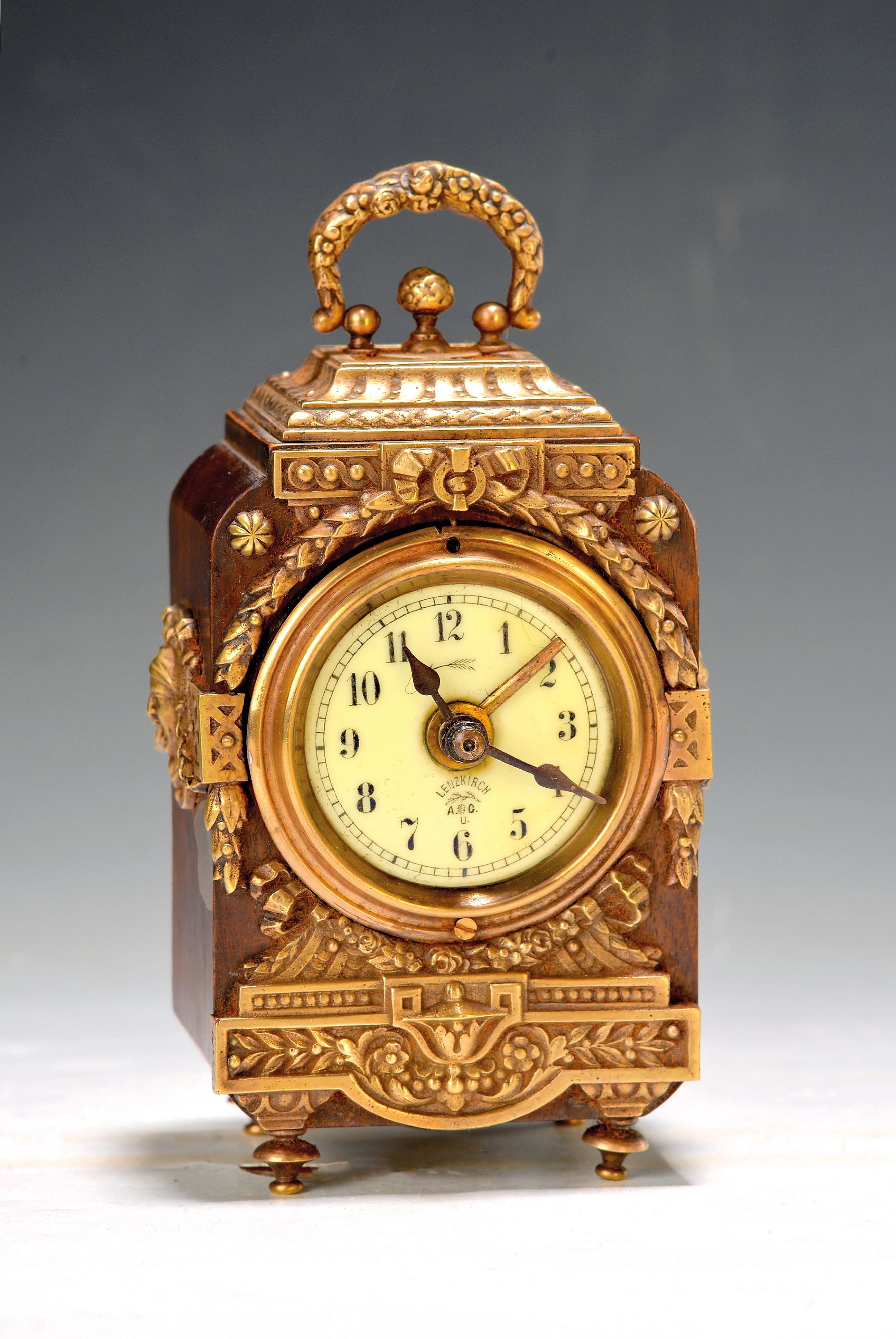 Image 27052110 - Kleiner Lenzkirch Tischwecker, um 1893, Holzgehäuse mit verzierten Messingguss ...