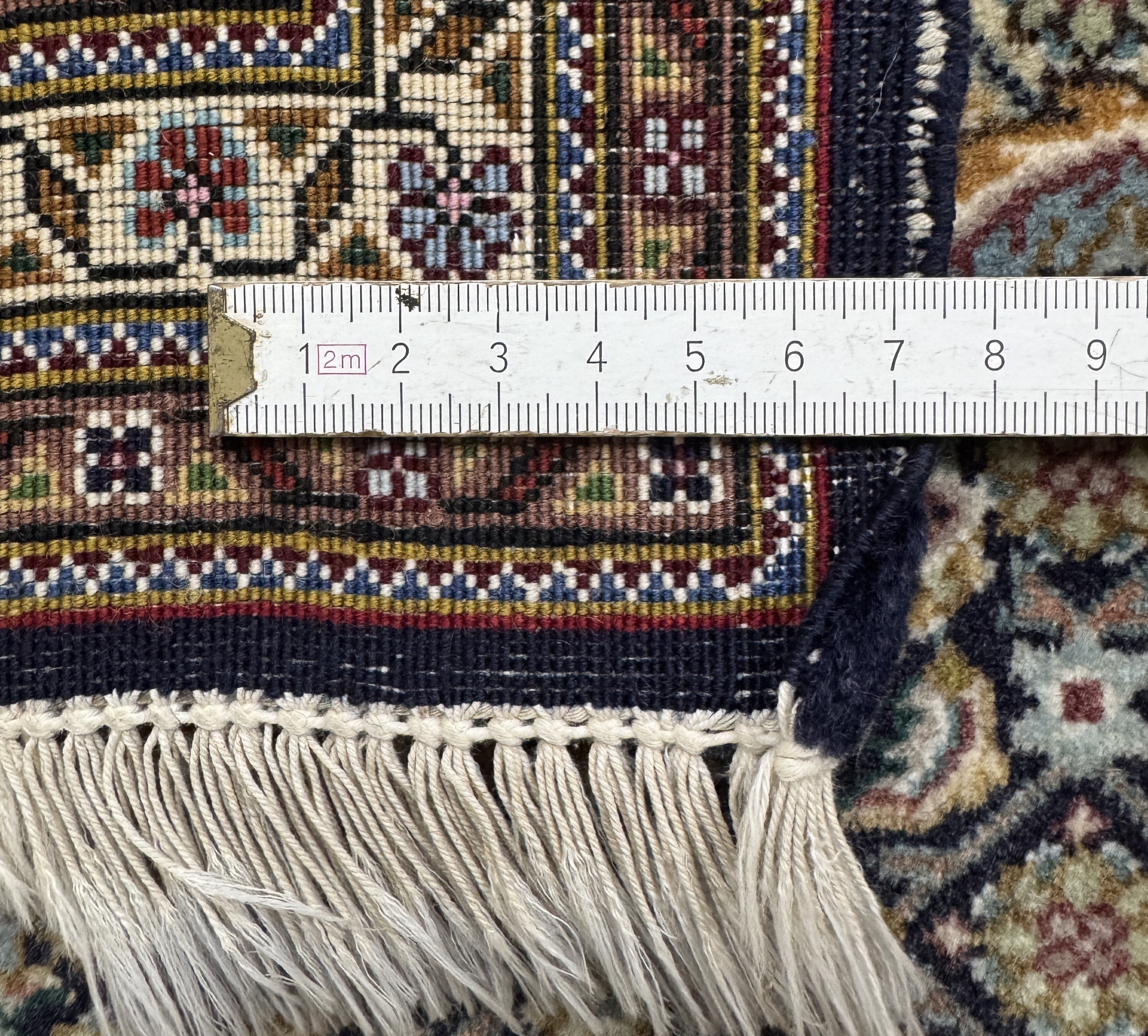Detail e: Täbriz fein(50 Raj), Persien, Mitte 20.Jhd,Korkwolle mit Seide, ca. 209 x 142 cm, ca. 500.000 Kn/qm, gleichmäßig verblasst, EHZ: 2
