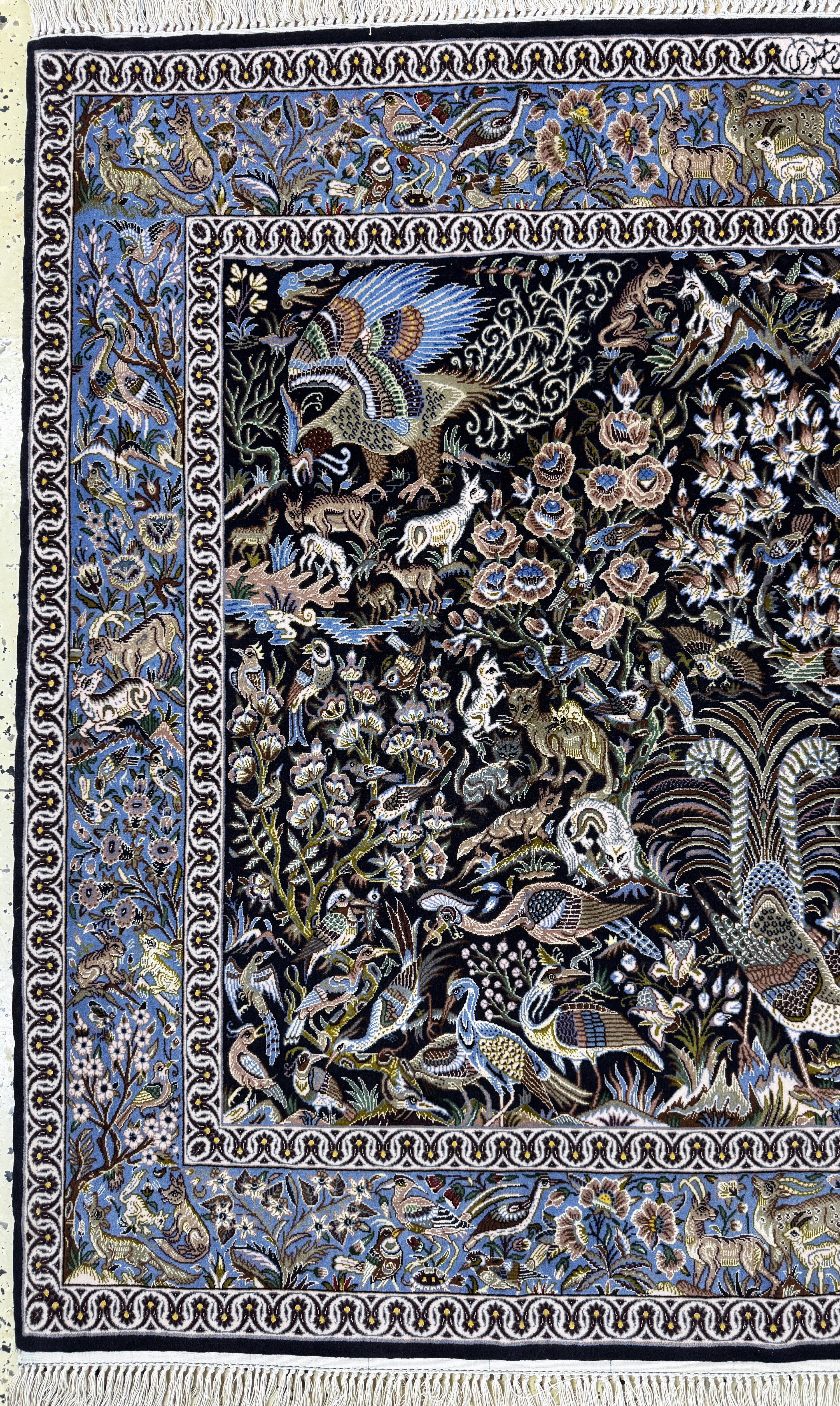 Detail c: Esfahan fein Persien, signiert"Mansouri", Mitte 20.Jhd, Korkwolle mit und auf Seide, ca.160 x 120 cm, SW: 1200.- EURO, ca. 1,0 Mio. Kn/qm, ...