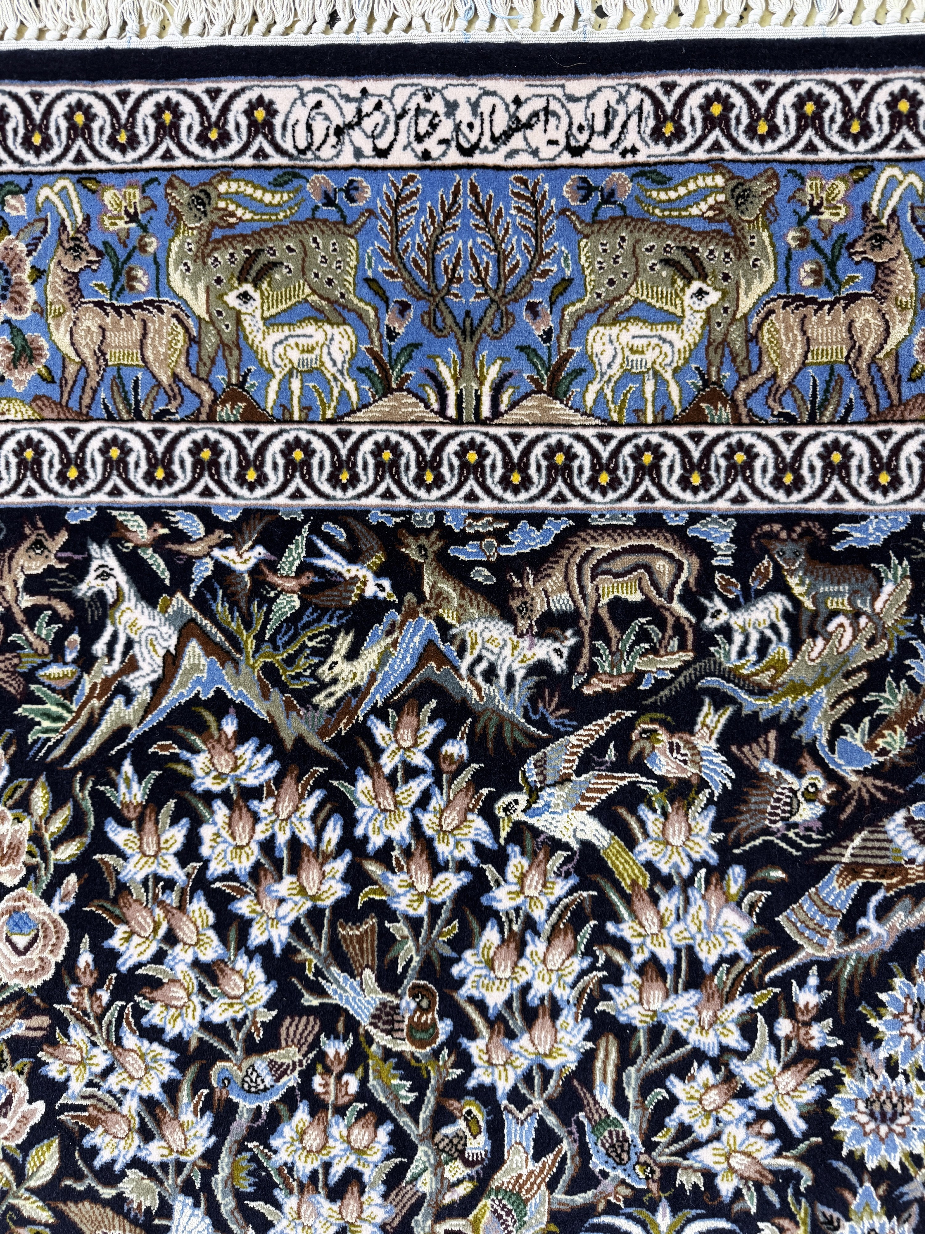 Detail d: Esfahan fein Persien, signiert"Mansouri", Mitte 20.Jhd, Korkwolle mit und auf Seide, ca.160 x 120 cm, SW: 1200.- EURO, ca. 1,0 Mio. Kn/qm, ...