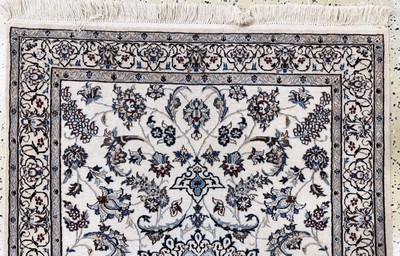 27052139a - Nain fein, Persien, Ende 20.Jhd, Korkwolle mit Seide, ca. 146 x 101 cm, ca. 640.000 ...