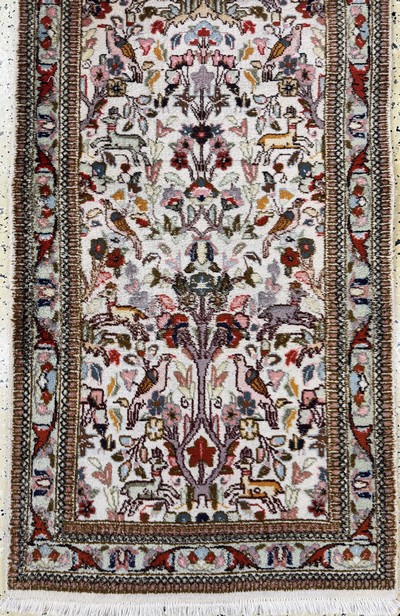 27052141c - Täbriz Tabatabai, Persien, Mitte 20.Jhd, Wolle auf Baumwolle, ca. 323 x 78 cm, EHZ: 2 ...