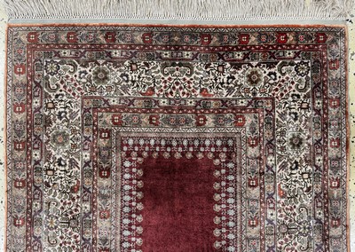 27052149a - Seiden Kayseri, Türkei, Mitte 20.Jhd, reineNaturseide, ca. 142 x 89 cm, EHZ:(nahezu ...