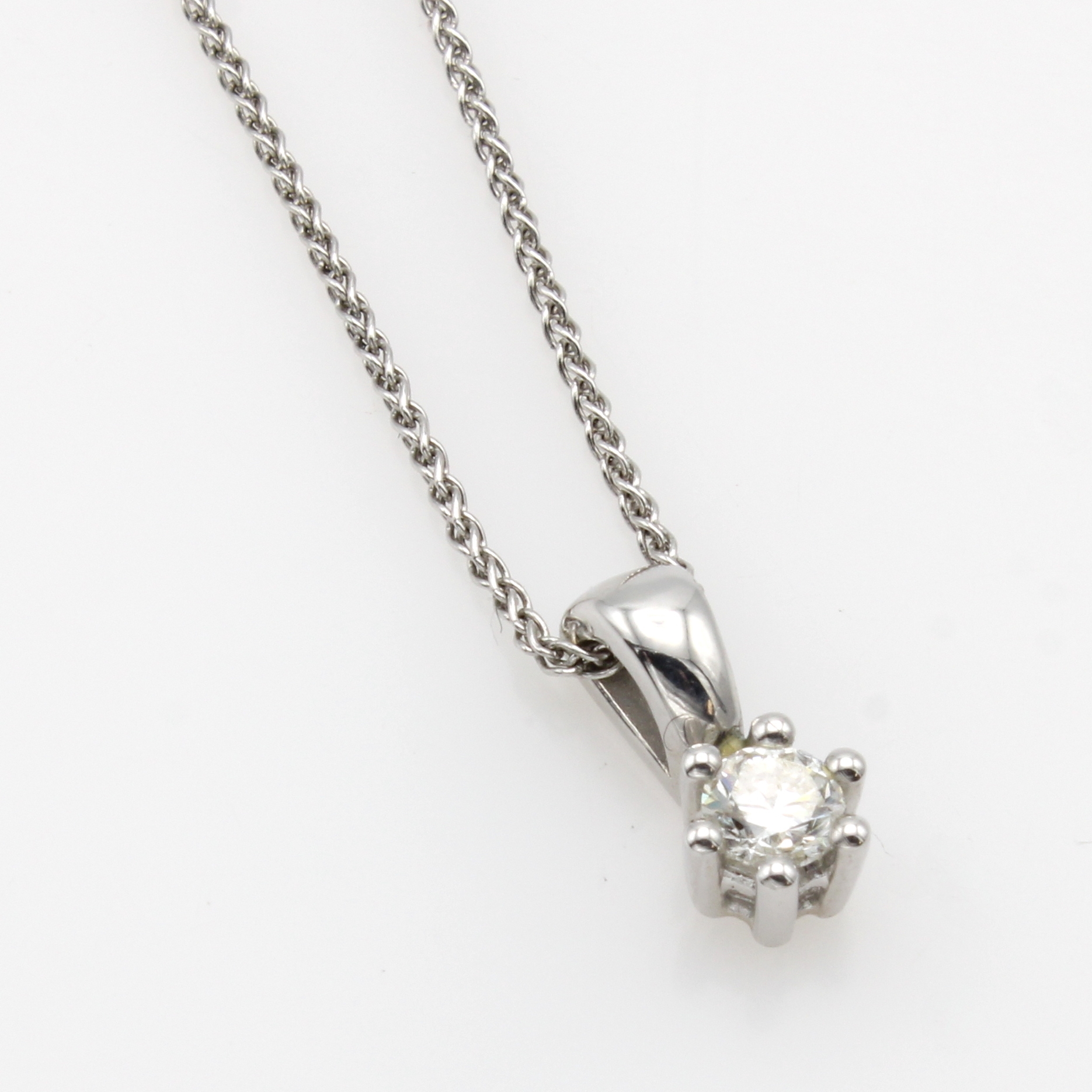 Image 27052497 - Anhänger mit Brillantsolitär an Kette, WG 585/000, Brill. in Krappenf. ca. 0.25 ct ...