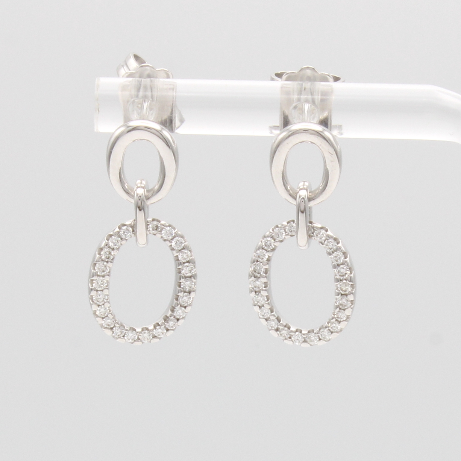 Image 27052538 - Paar Ohrstecker mit Brillanten, WG 585/000, 2 ovale Abhängungen bes. mit 44 Brill. zus. ...