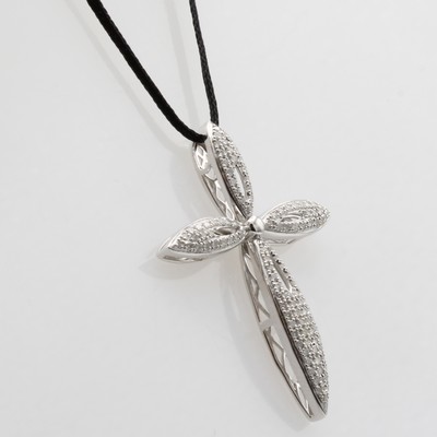 27052518a - Kreuzanhänger mit Brillanten, WG 585/000, 112 Brill. zus. ca. 0.54 ct feines ...