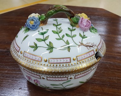 27052573a - Deckeldose/Deckelsauciere, Royal, Copenhagen, Flora Danica, Cerastium alpinum Vahl, ...