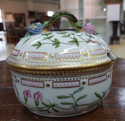 27052573e - Deckeldose/Deckelsauciere, Royal, Copenhagen, Flora Danica, Cerastium alpinum Vahl, ...