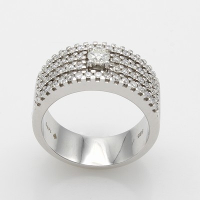 27052578a - Ring mit Brillanten, WG 585/000, Solitär und Besatzbrill. in 4 Reihen gef. zus. ca. ...