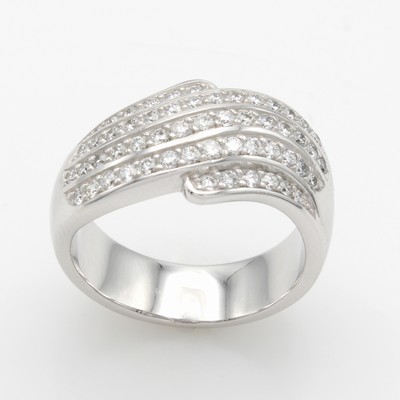 27052579a - Ring mit Brillanten, WG 585/000, 55 Brill. in 5 geschwungene Reihen gef. zus. ca. 0.75 ...