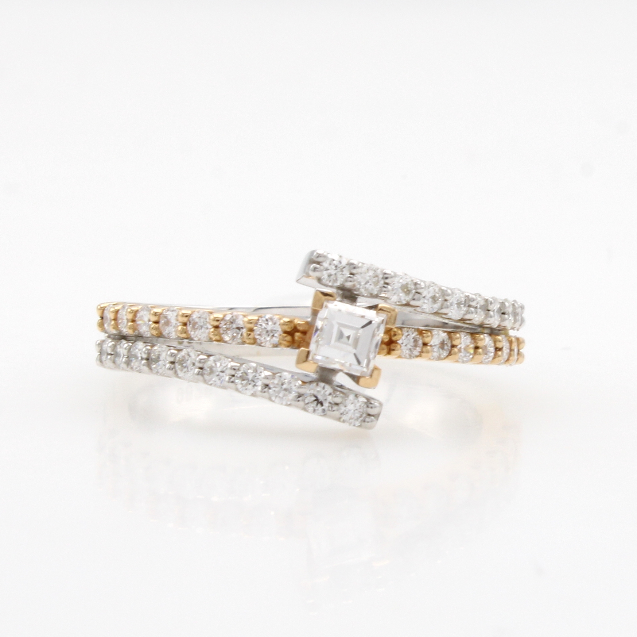 Image 27052602 - Ring mit Diamant und Brillanten, WG/RoséG 585/000, Mittelstein im Princesscut ca. 0.25 ...