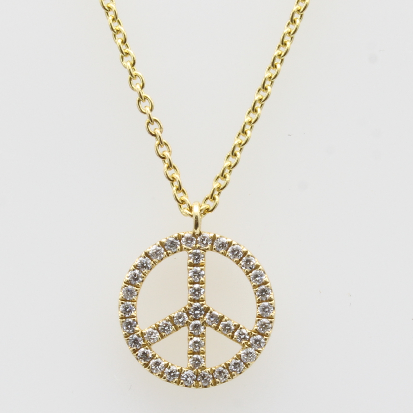 Image 27052612 - Anhänger ´Peace´ mit Brillanten an Kette, GG750/000, 39 Brill. zus. ca. 0.14 ct feines ...