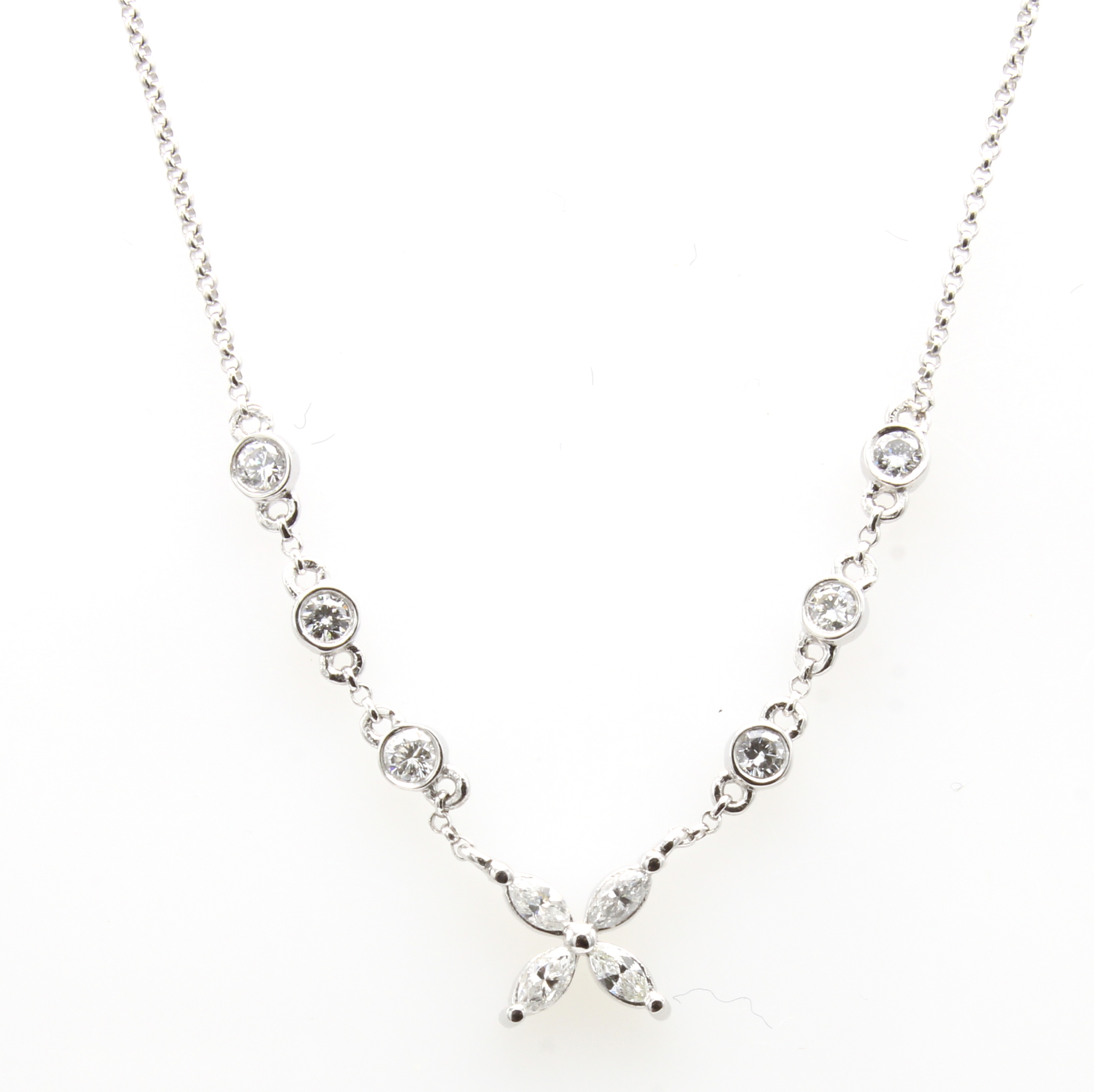 Image 27052615 - Collier mit Brillanten und Diamanten, WG 750/000, 4 Diamantnav. zus. ca. 0.24 ct u. 6 ...