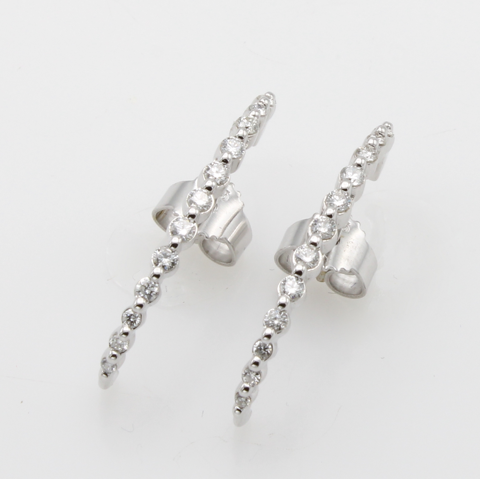 Image 27052634 - Paar lange Steckcreolen mit Brillanten, WG 585/000, Oberteil der Ohrstecker wird in ...