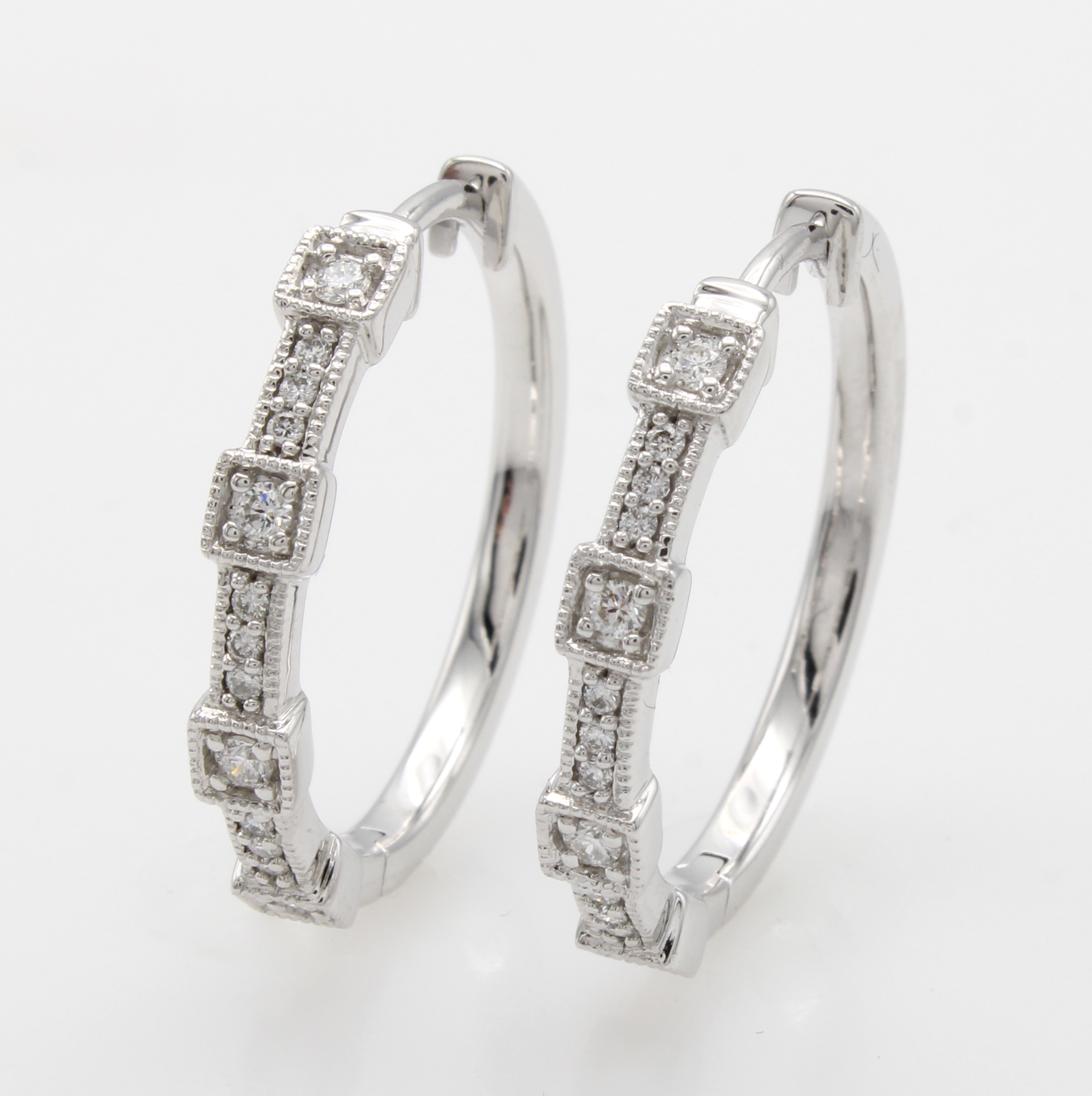 Image 27052635 - Paar Klappcreolen mit Brillanten, WG 585/000, 26 Brill. zus. ca. 0.25 ct Weiß/si, D. ...