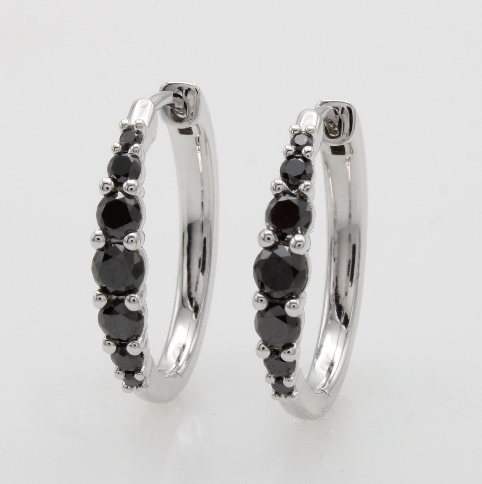 Image 27052637 - Paar Klappcreolen mit schwarzen Diamanten, WG 585/000. 14 schwarze Diam. im Größenver- ...