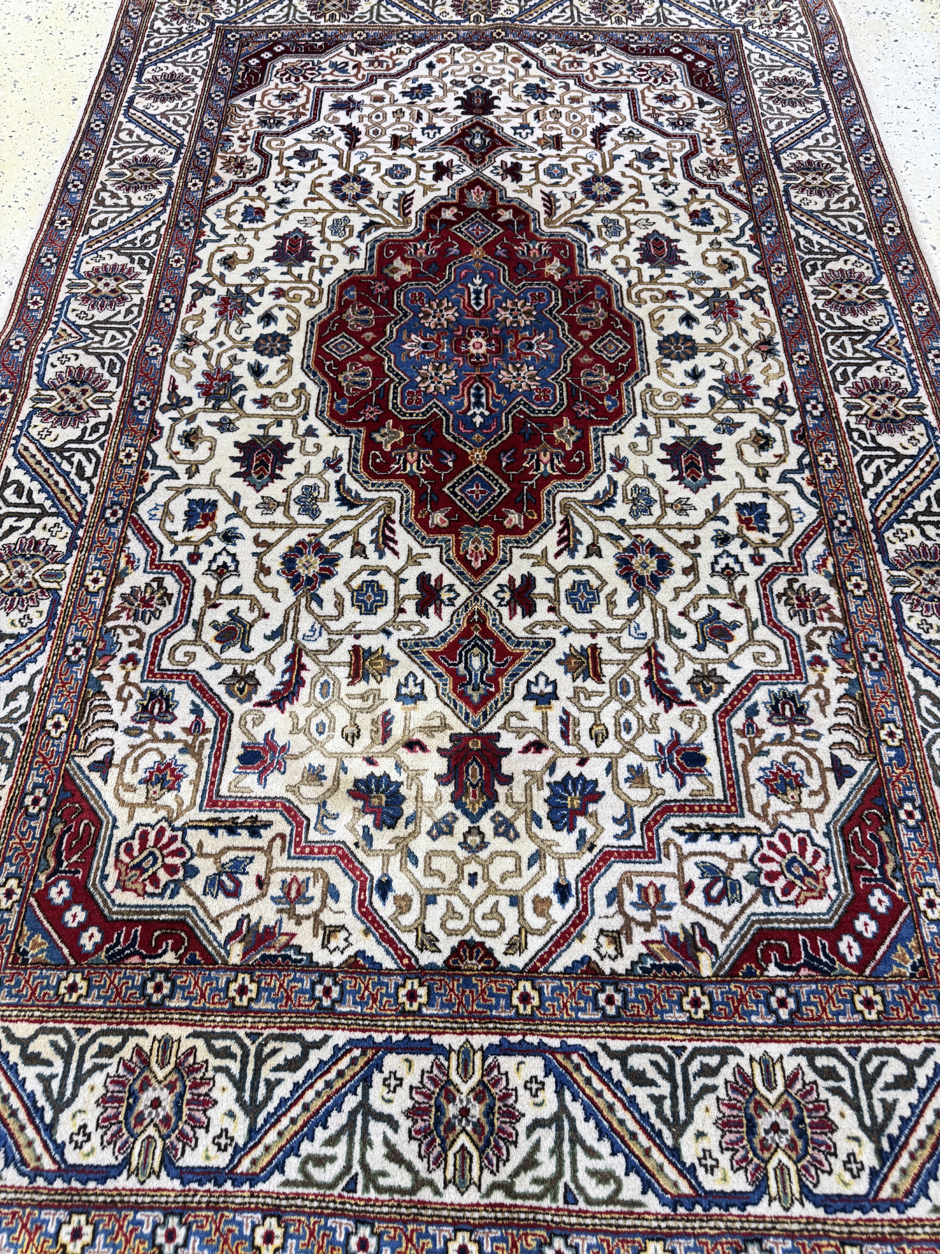 Detail e: Keschan alt, Persien, Anfang 20.Jhd, Wolle auf Baumwolle, ca. 212 x 136 cm, EHZ: 2