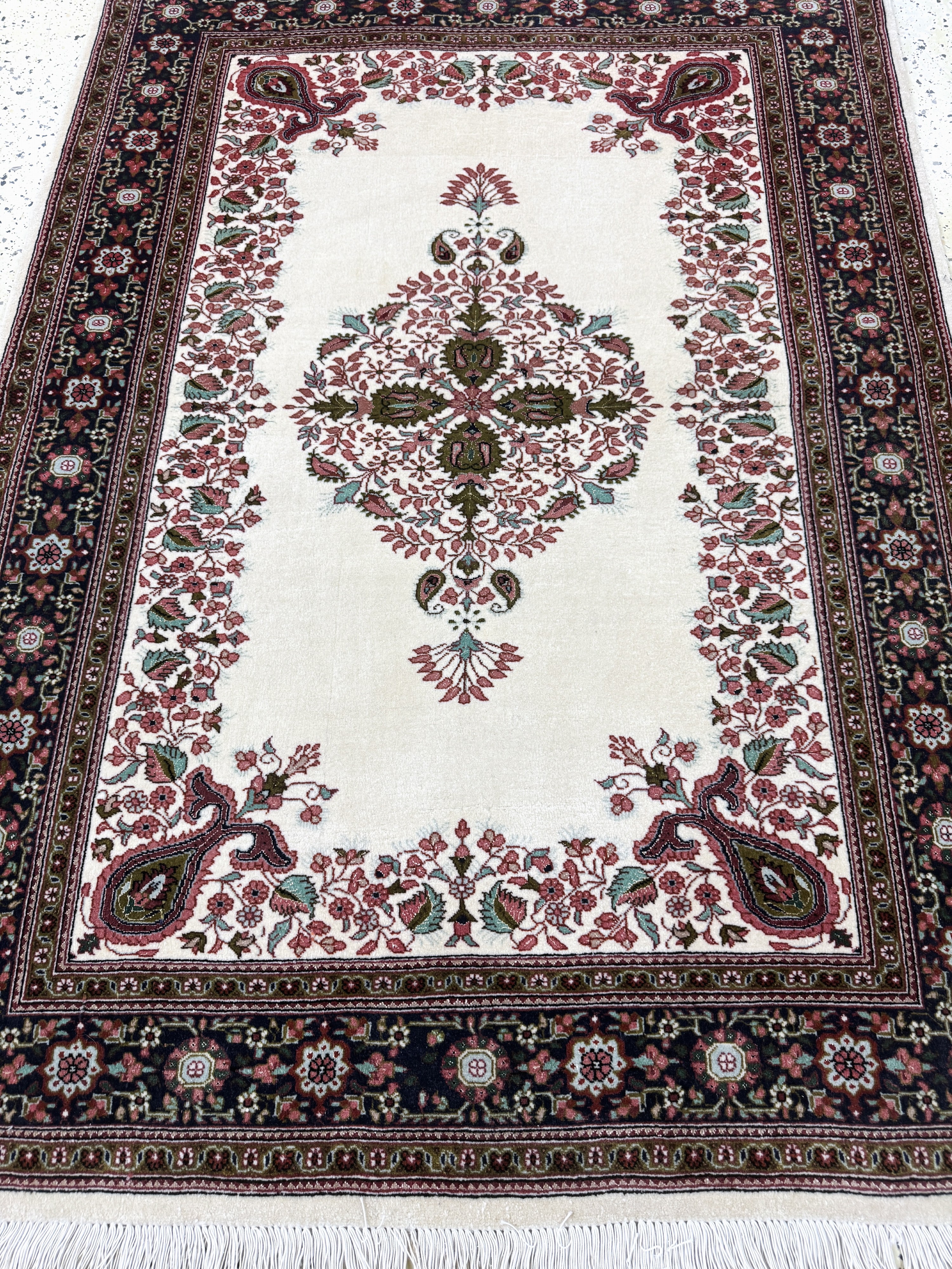 Detail d: Täbriz fein(50 Raj), Persien, Ende 20.Jhd, Korkwolle mit Seide, ca. 153 x 108 cm, ca. 500.000 Kn/qm, EHZ: 1-2