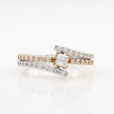 Image Ring mit Diamant und Brillanten, WG/RoséG 585/000, Mittelstein im Princesscut ca. 0.25 ...