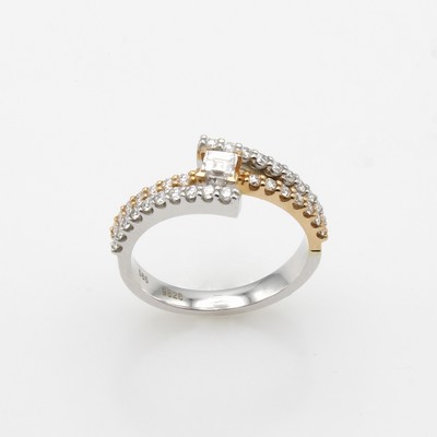 27052602a - Ring mit Diamant und Brillanten, WG/RoséG 585/000, Mittelstein im Princesscut ca. 0.25 ...