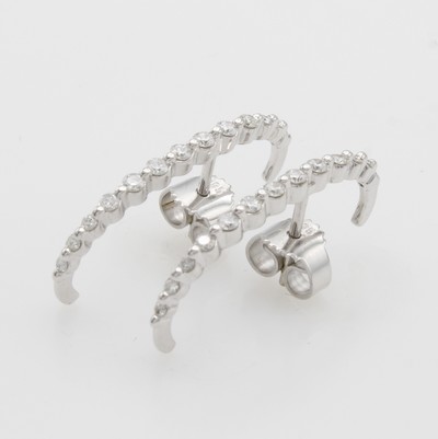 27052634a - Paar lange Steckcreolen mit Brillanten, WG 585/000, Oberteil der Ohrstecker wird in ...