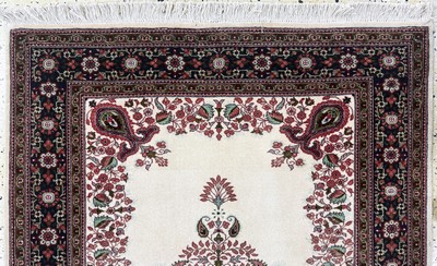 27052686a - Täbriz fein(50 Raj), Persien, Ende 20.Jhd, Korkwolle mit Seide, ca. 153 x 108 cm, ca. ...