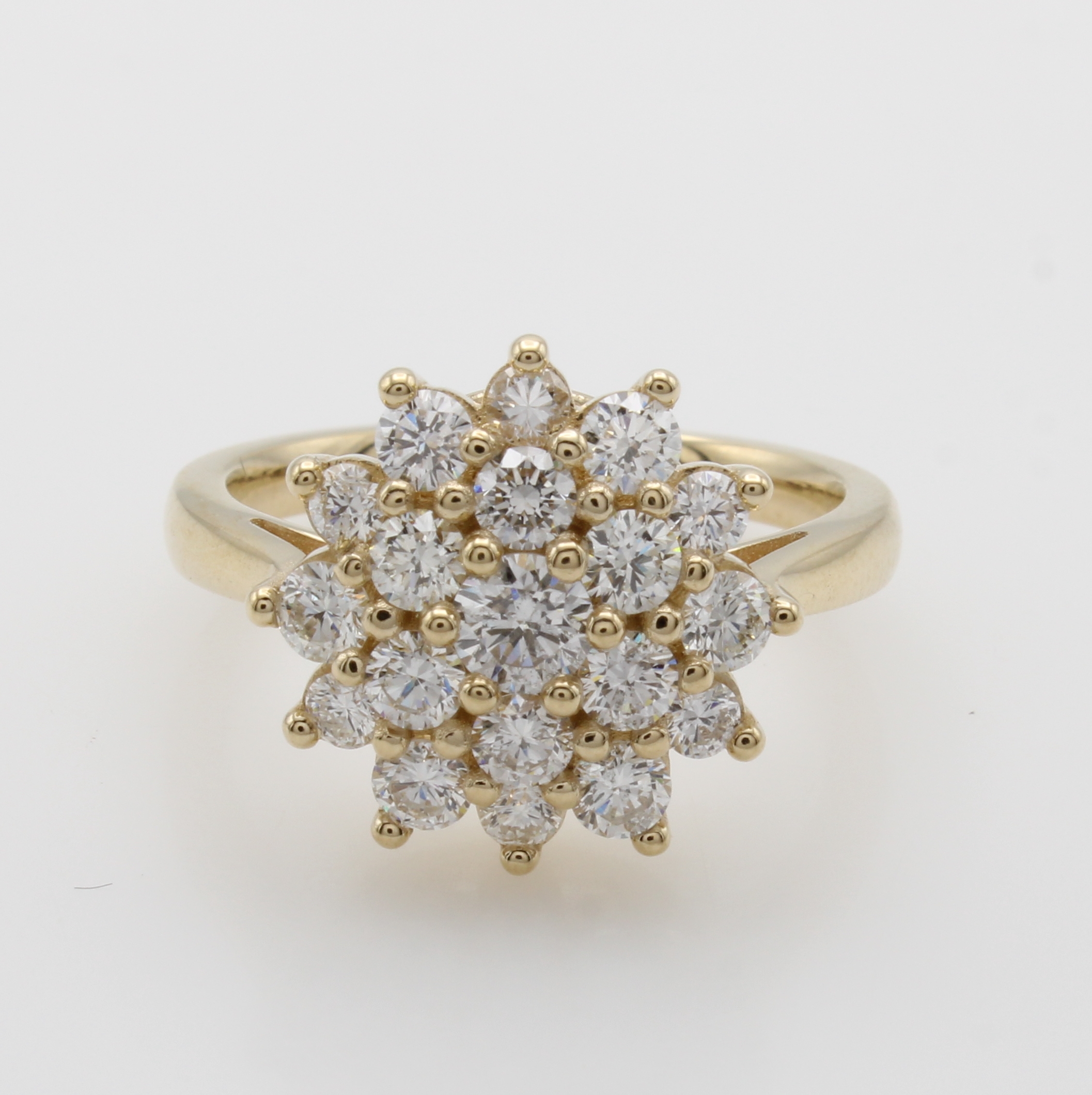 Image 27052703 - Ring mit Brillanten, GG 585/000, 19 Brill. blütenf. gef. zus. ca. 1.50 ct Weiß/p, RW ...