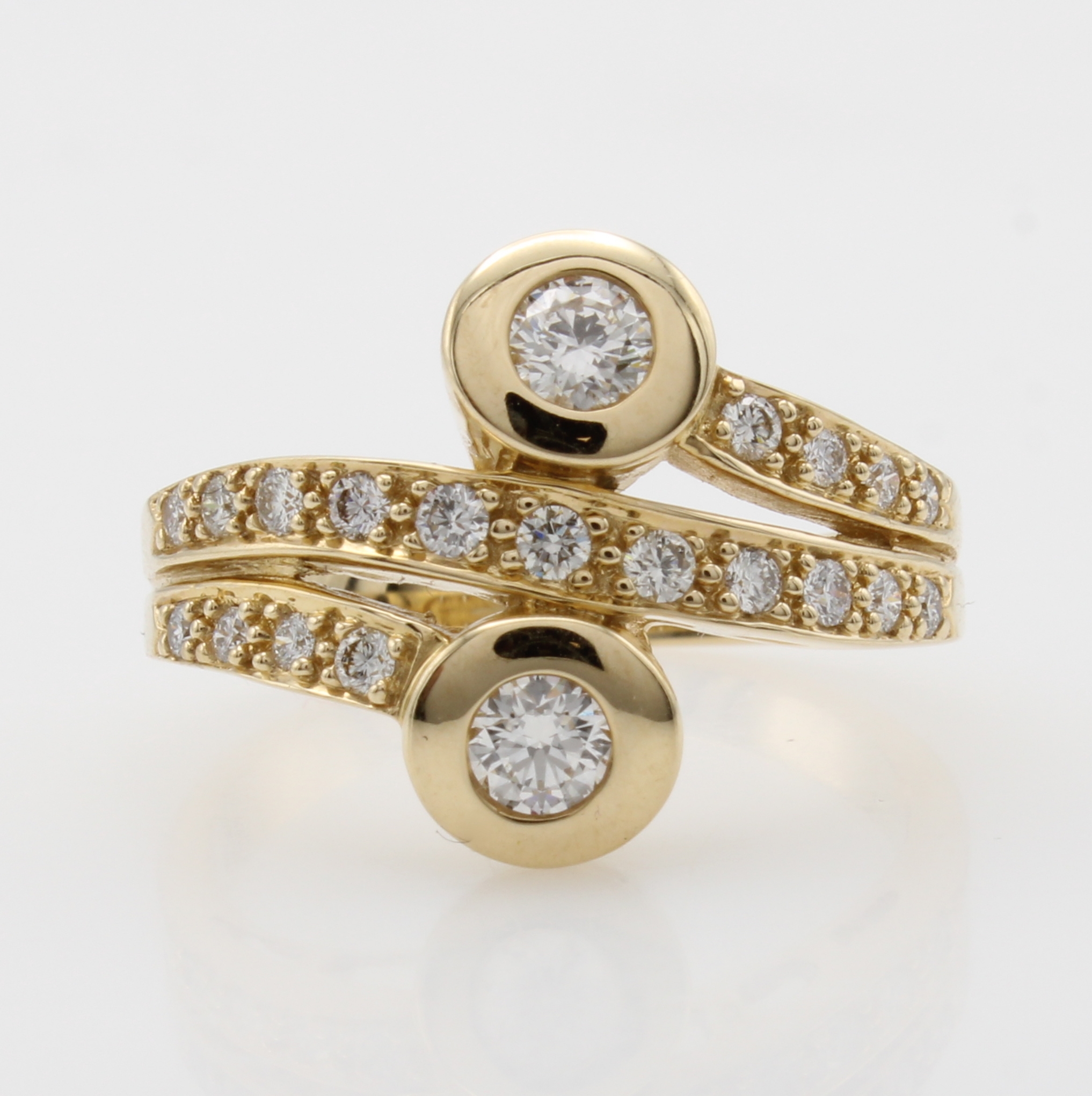 Image 27052708 - Ring mit Brillanten, GG 585/000, 2 Solitäre in Zargenf. zus. ca. 0.30 ct, 19 ...