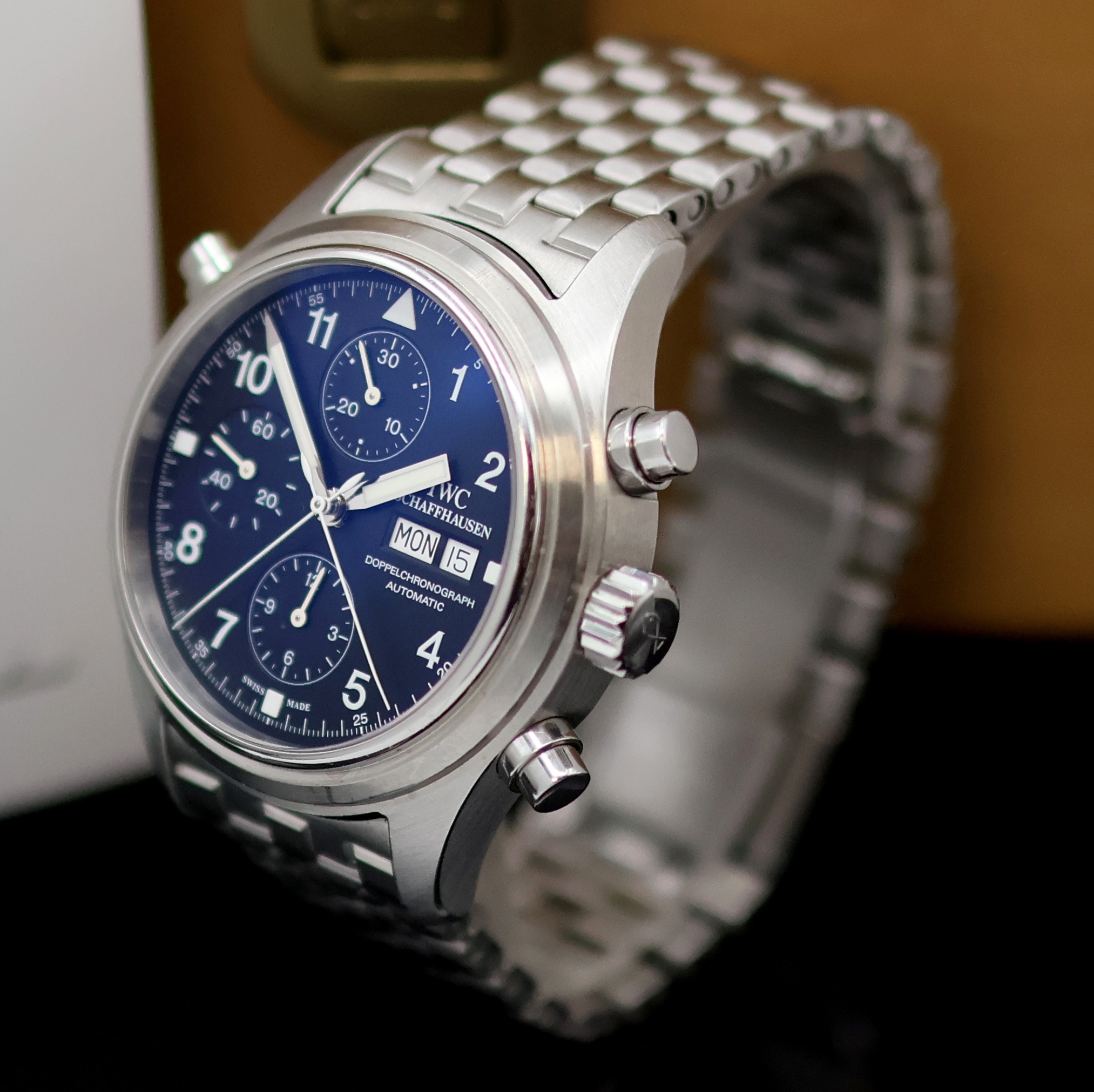 Detail b: IWC Herrenarmbanduhr "Der Doppelchronograph" Referenz 3713, Automatik, Schweiz um 2005, Edelstahlgeh. inkl. Gliederband m. Faltschließe, ...
