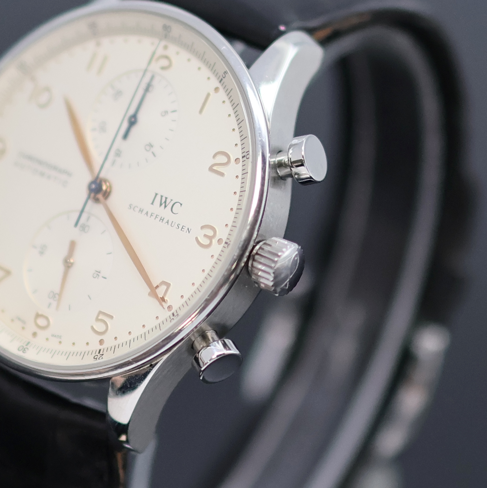 Detail b: IWC Portugieser Armbandchronograph Referenz 3714, Automatik, Edelstahlgeh. inkl. orig. Lederband m. orig. Dornschl., Boden 4-fach verschr., silb. ...