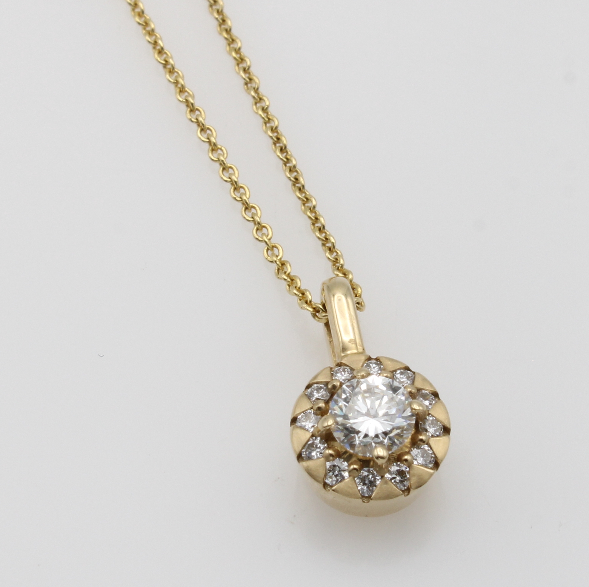 Image 27052731 - Anhänger ´Blume´ mit Brillanten an Kette, GG 585/000, 11 Brill. zus. ca. 0.30 ct Weiß/ ...