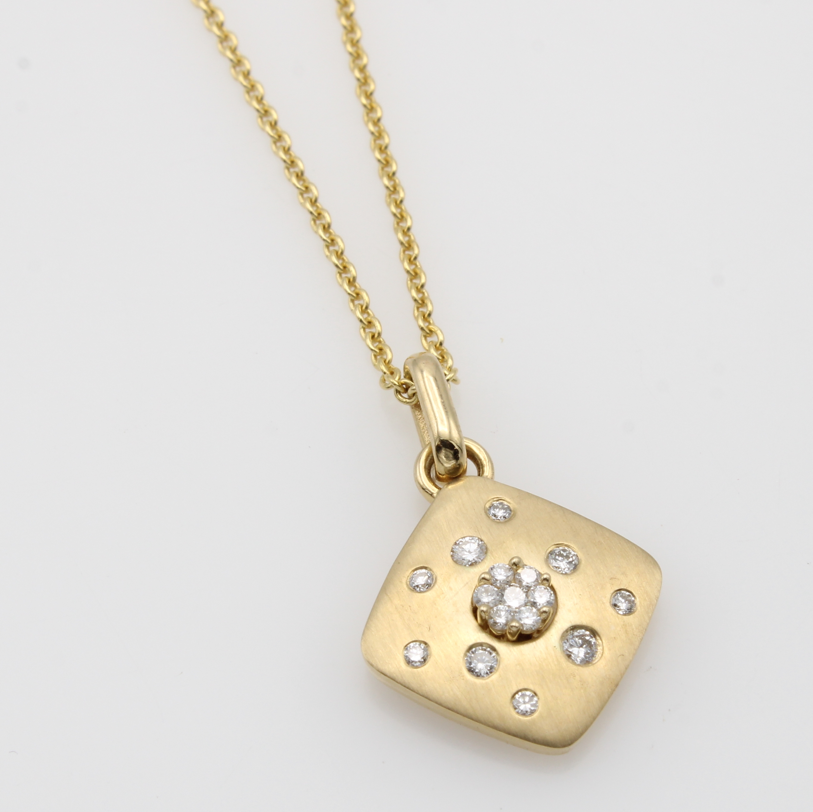 Image 27052732 - Quadratischer Anhänger mit Brillanten an Kette, GG 585/000 z.T. matt., 16 Brill. zus. ...