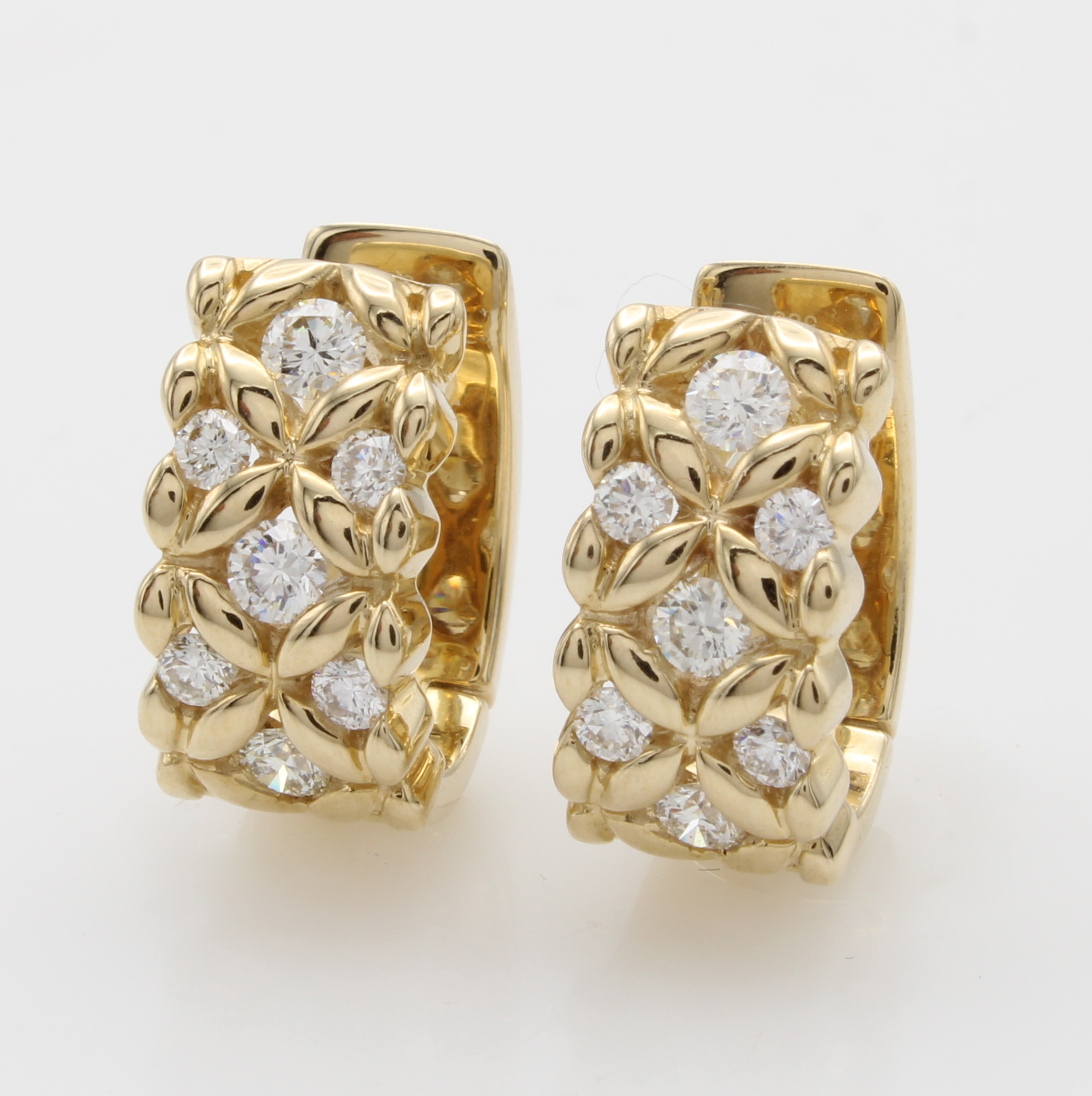 Image 27052746 - Paar Klappcreolen mit Brillanten, GG 585/ 000, 14 Brill. zus. ca. 0.80 ct Weiß/si ...