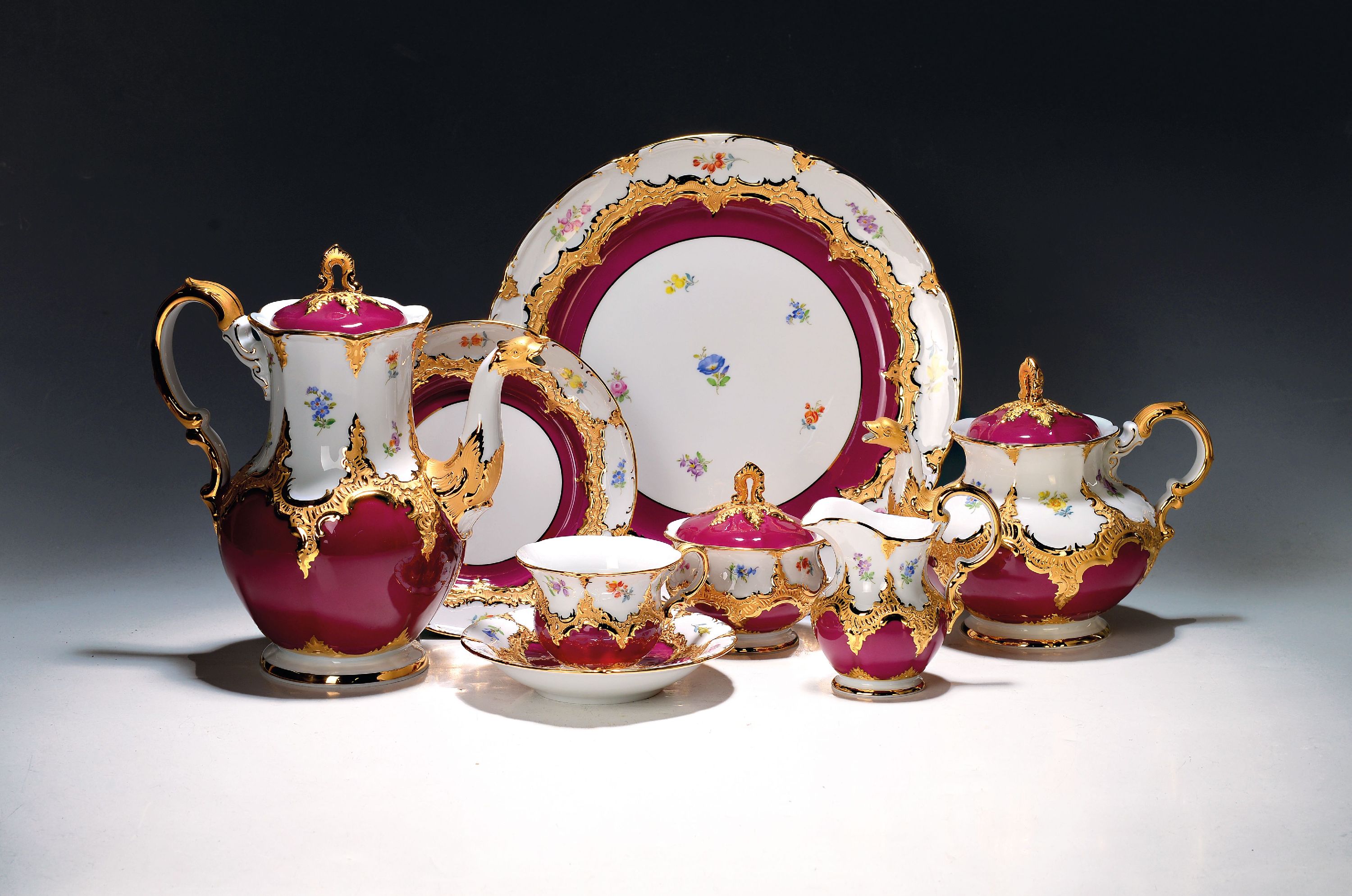 Image 27052755 - Kaffeeservice, Meissen, B-Form, für 6 Personen, 2.H.20. Jh., roter Fond, ...