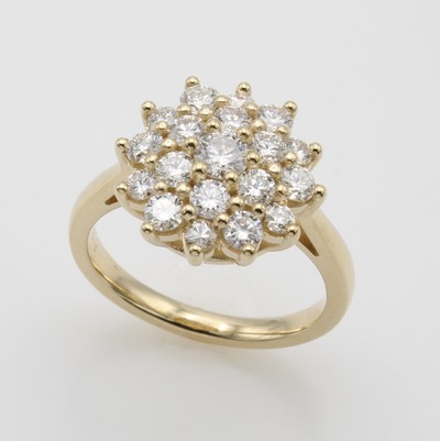 27052703a - Ring mit Brillanten, GG 585/000, 19 Brill. blütenf. gef. zus. ca. 1.50 ct Weiß/p, RW ...