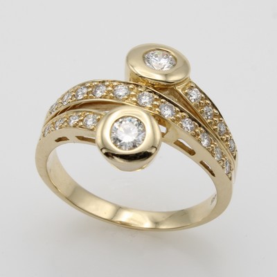 27052708a - Ring mit Brillanten, GG 585/000, 2 Solitäre in Zargenf. zus. ca. 0.30 ct, 19 ...