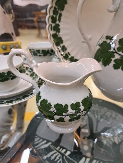 27052723c - Kaffeeservice Weinlaub, Meissen, 20.Jh., Porzellan, 6 Tassen (1x 2.Wahl) mit UT, 6 ...