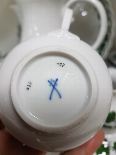 27052723g - Kaffeeservice Weinlaub, Meissen, 30er Jahre und etwas später, 5 Tassen mit Untertassen, ...