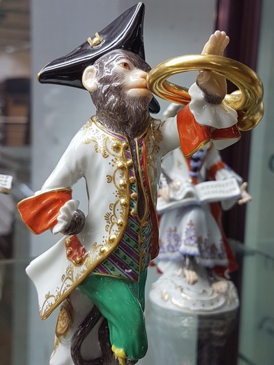 27052753o - Die Affenkapelle, 21 Figuren und Notenständer, Meissen, Entw. J.J. Kaendler 1753/54, ...