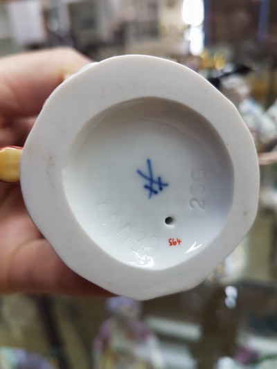 27052754p - Die Galante Kapelle, 16 Figuren, Meissen, Entw. J.J. Kaendler um 1754/55, Ausführung ...