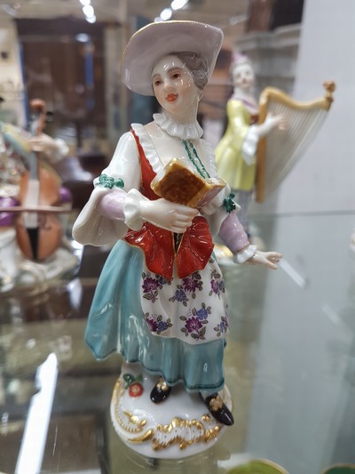 27052754q - Die Galante Kapelle, 16 Figuren, Meissen, Entw. J.J. Kaendler um 1754/55, Ausführung ...