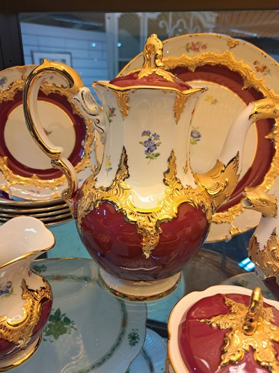 27052755d - Kaffeeservice, Meissen, B-Form, für 6 Personen, 2.H.20. Jh., roter Fond, ...