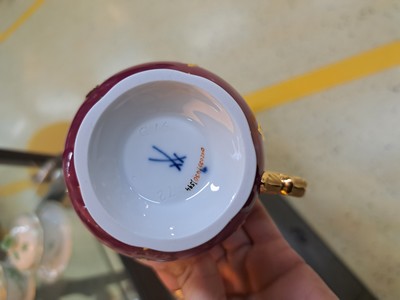 27052755e - Kaffeeservice, Meissen, B-Form, für 6 Personen, 2.H.20. Jh., roter Fond, ...