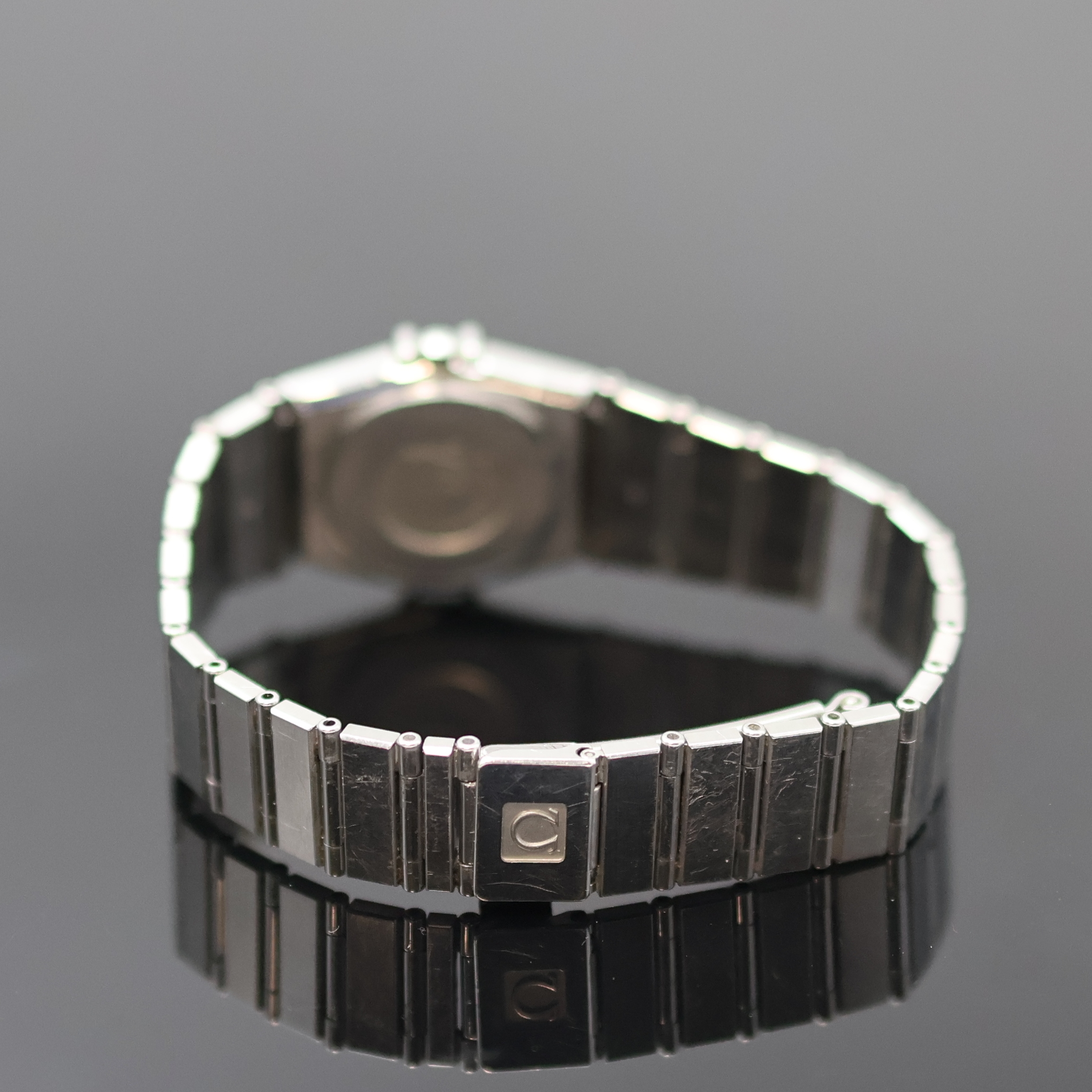 Detail b: OMEGA Damenarmbanduhr Serie Constellation Referenz 795.1080, Schweiz um 1990, quarz, Edelstahlgeh. inkl. Gliederband m. Faltschl., Boden m. Darst. ...