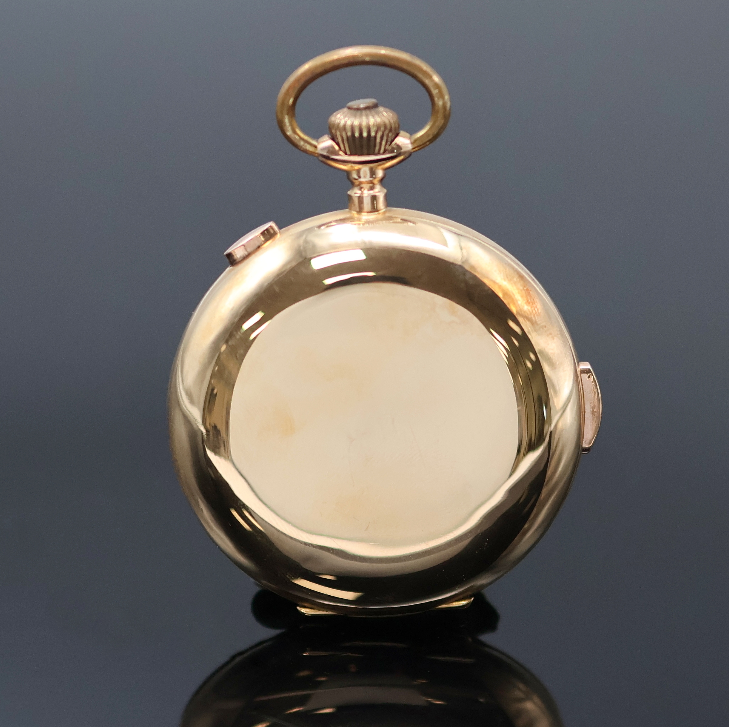 Detail a: Herrensavonette mit Vollkalender, Chronograph und 1/4 Repetition in RG 750/000, Schweiz um 1910, glattes 3-Deckel Goldgeh. l. dell., Cuvette m. ...