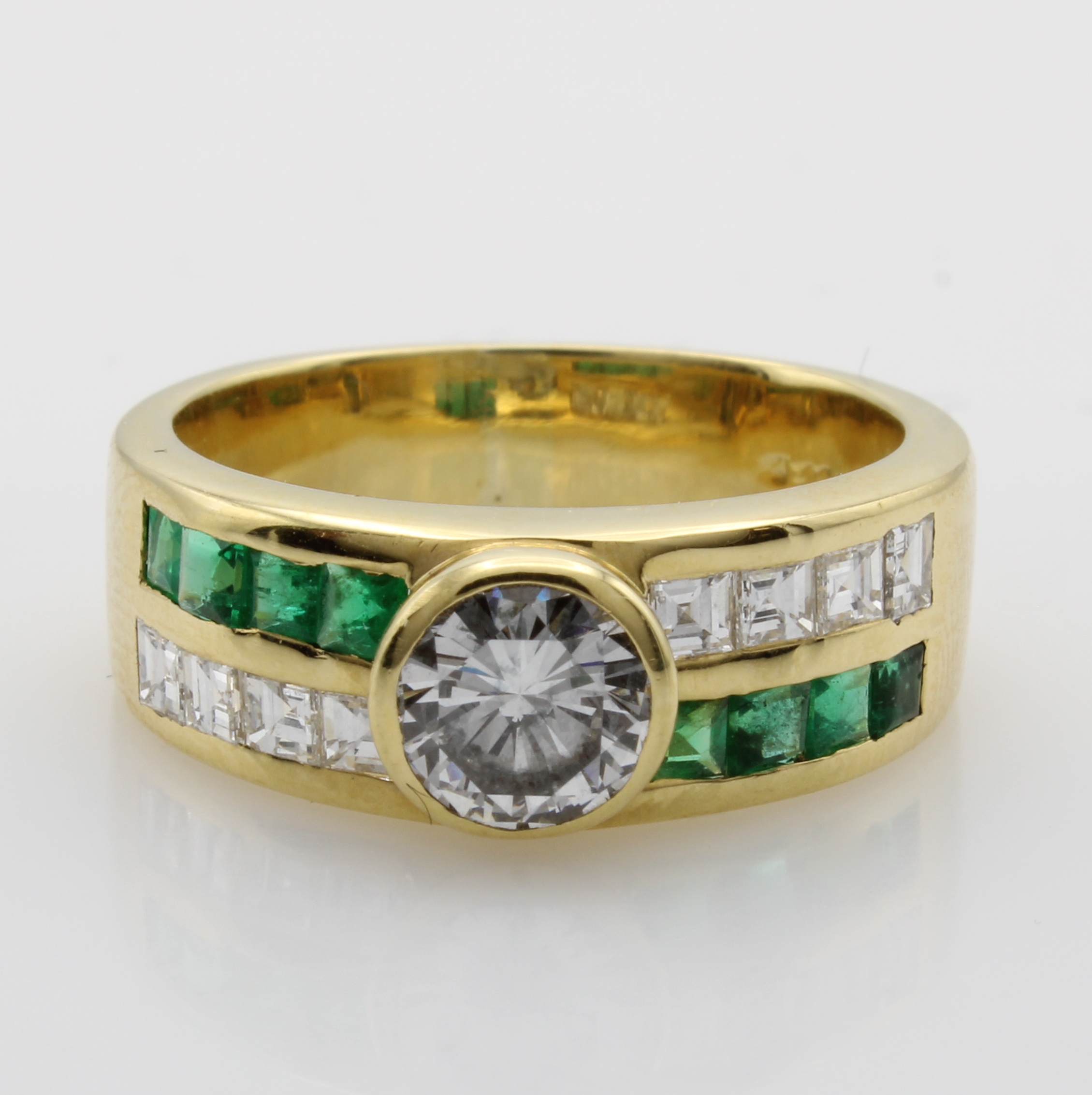 Image 27053072 - Ring mit Brillant, Diamanten und Smaragden, GG 750/000, Brill. ca. 0.80 ct Weiß/vs, ...