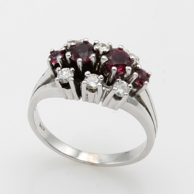 27053070b - Ring mit Rubinen und Brillanten, WG 585/000, 4 Rubine, 6 Brill. zus. ca. 0.24 ct top ...
