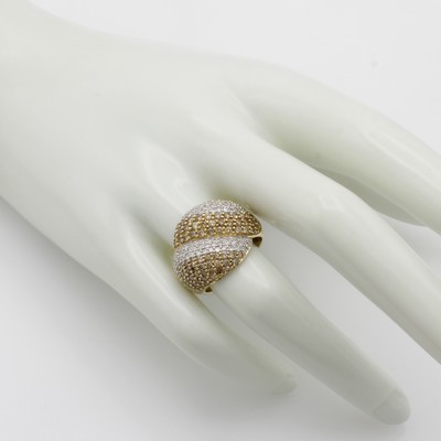 27053071c - Ring mit Brillanten und Diamanten, GG 585/ 000, Brill. zus. ca. 2.14 ct Weiß/si, Diam. ...